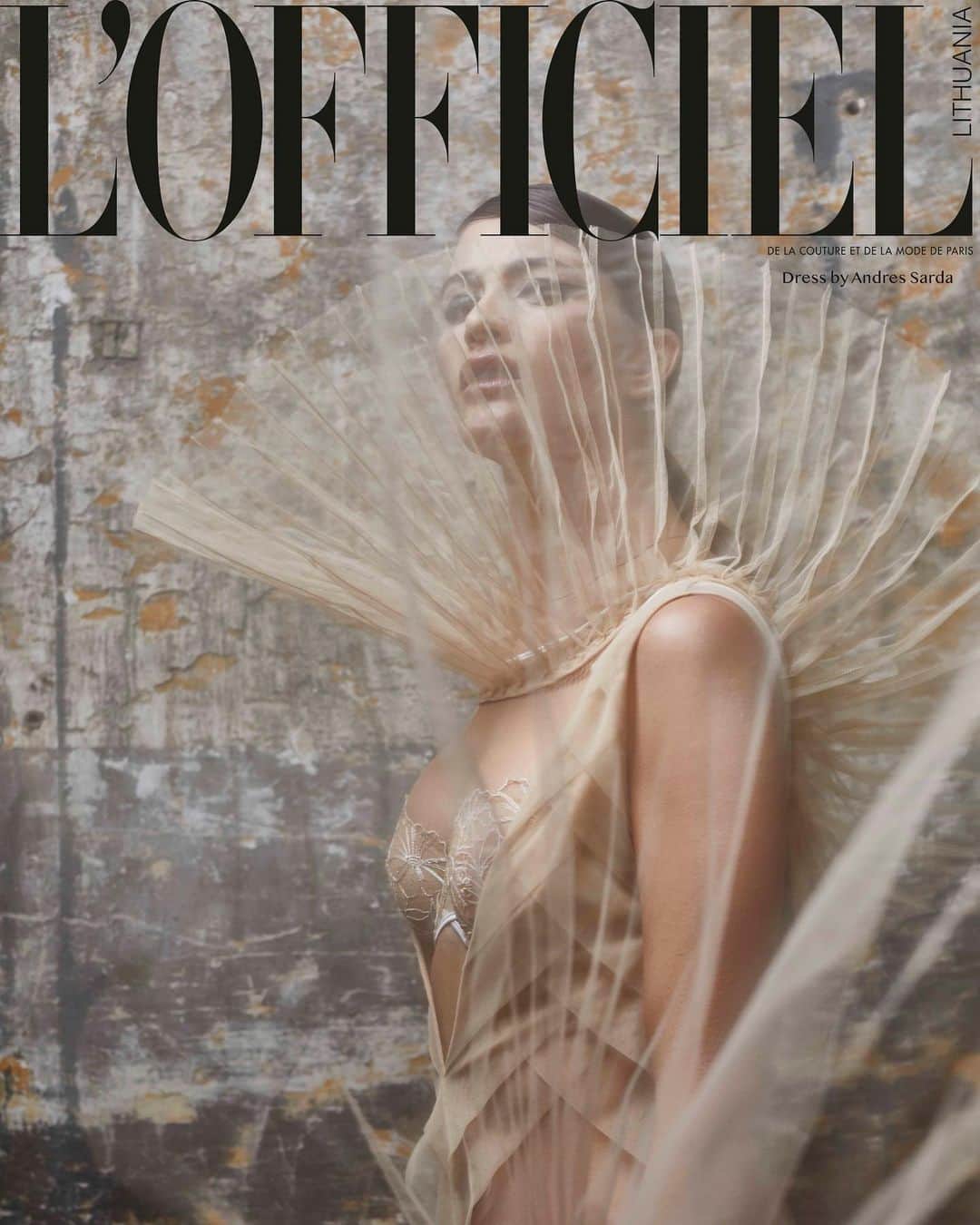 デシレ・コルデロ・フェレールのインスタグラム：「L’OFFICIEL LT 💫」