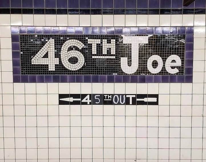 ジョシュア・レナードのインスタグラム：「BREATHE. Posted @withregram • @jerrysaltz I ❤️ NY.   Right now at the 46th St. subway station in NYC.」