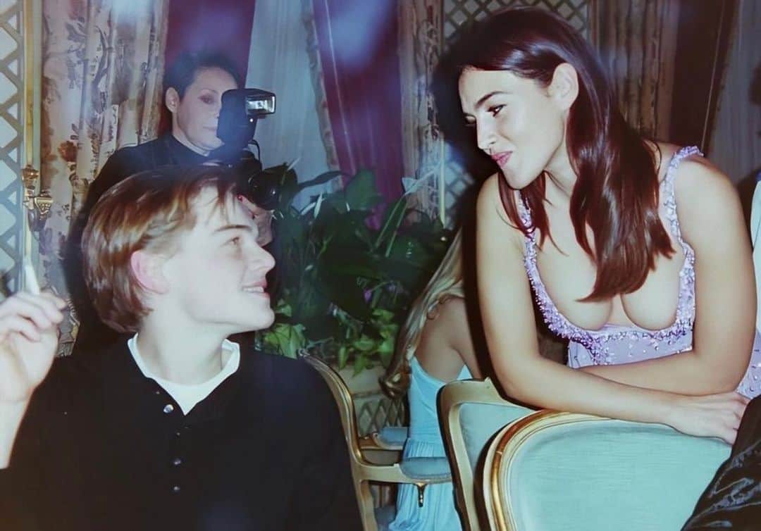 WATCHMANIAのインスタグラム：「Leo and Monica Bellucci, 1995. Eye contact level, professional.」