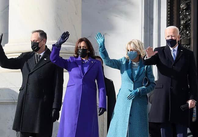 ルイス・ハミルトンさんのインスタグラム写真 - (ルイス・ハミルトンInstagram)「A historic day in America. Today brings so much hope for the future, an example of diversity in leadership that I hope to see mirrored across industries and governments. Congratulations @joebiden and @kamalaharris, best of luck.」1月21日 3時22分 - lewishamilton