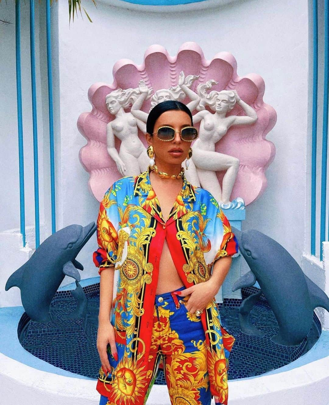 Monica Sordoのインスタグラム：「🐬🐚 Tropical vibes vía our dear @aureta in the Oriente Choker and Earrings #MonicaSordo」