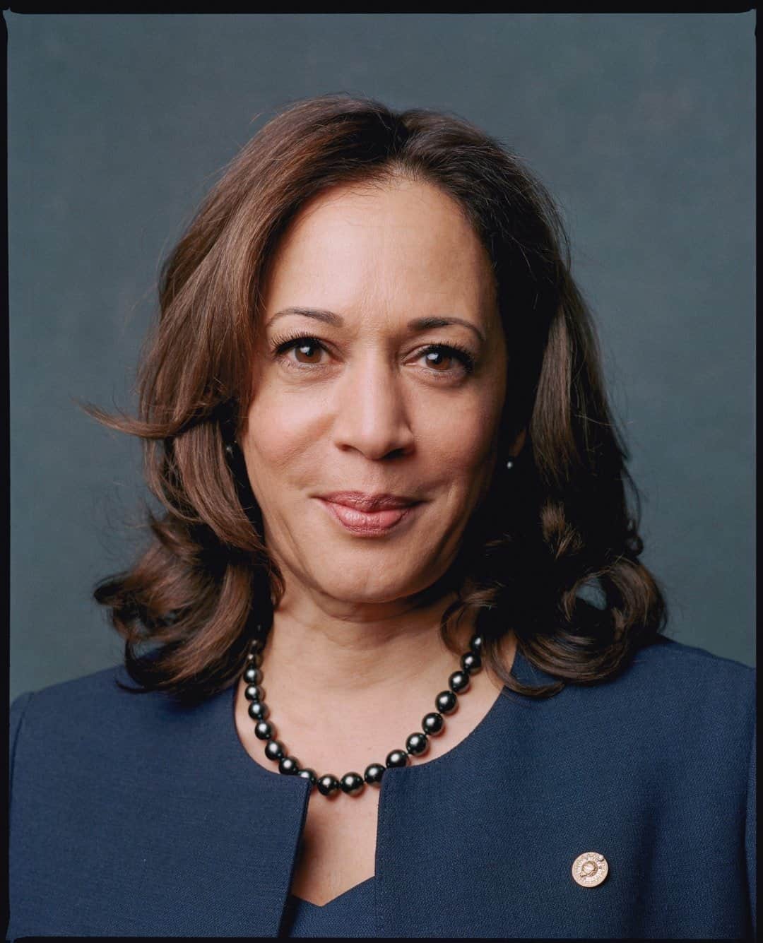 のインスタグラム：「Photo by @celestesloman / Today Kamala Harris became the first woman, first Black, and first Asian-American vice president. I took this portrait originally for a project that documented the women of the 116th Congress.」