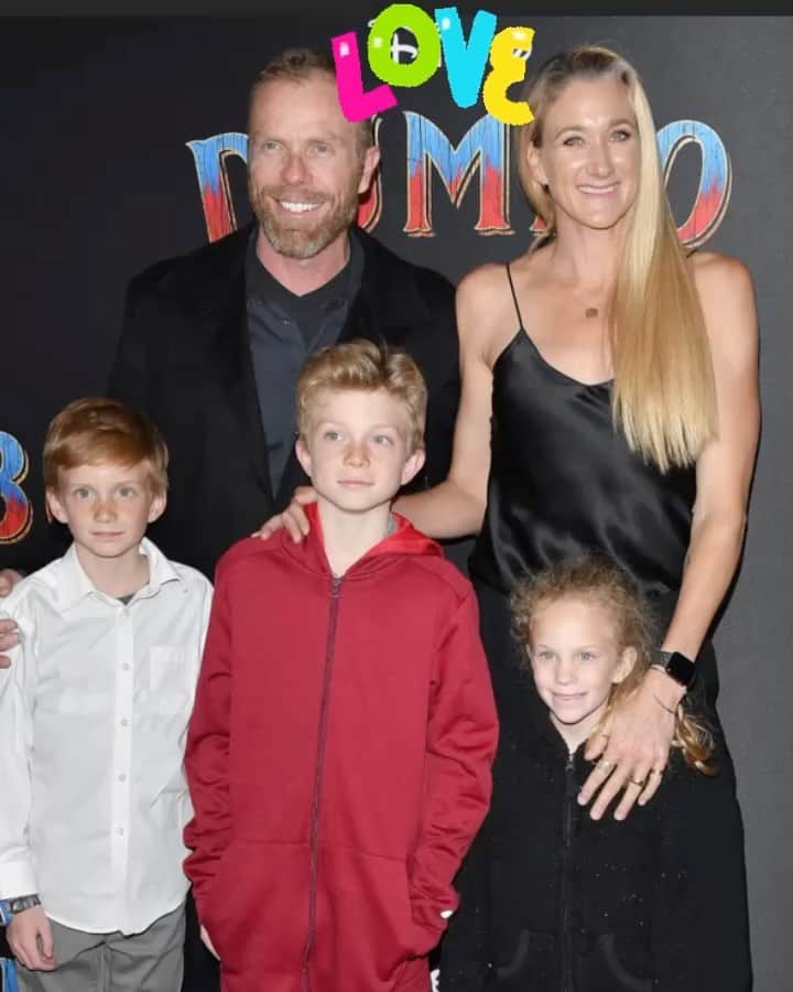 ケリー・ウォルシュ・ジェニングスのインスタグラム：「“The redemption of a nation starts with the family.”  YES & AMEN to this powerful statement ✨  Today & every day 🙏」