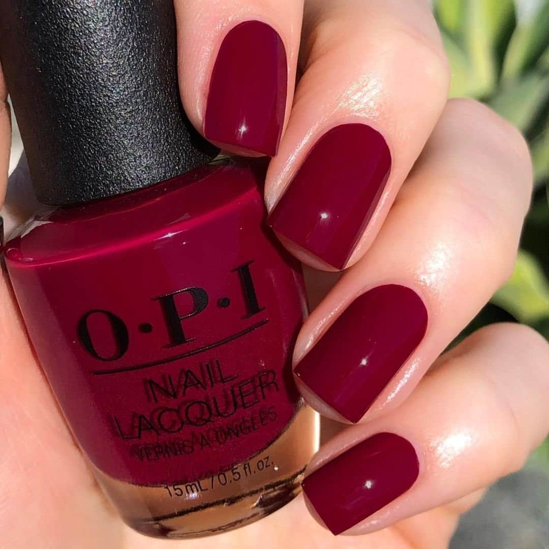 OPIさんのインスタグラム写真 - (OPIInstagram)「I can't talk right now, I'm obsessing over this #MalagaWine mani. 🍷  By: @emmaheartssnails   #40YearsofColor #OPIObsessed #ColorIsTheAnswer #NOTD #NailSwag #NailsOfInstagram #NailsOnFleek #NailPolish #Nails #OPI #rednails #darknails #OPIcons」1月21日 3時45分 - opi