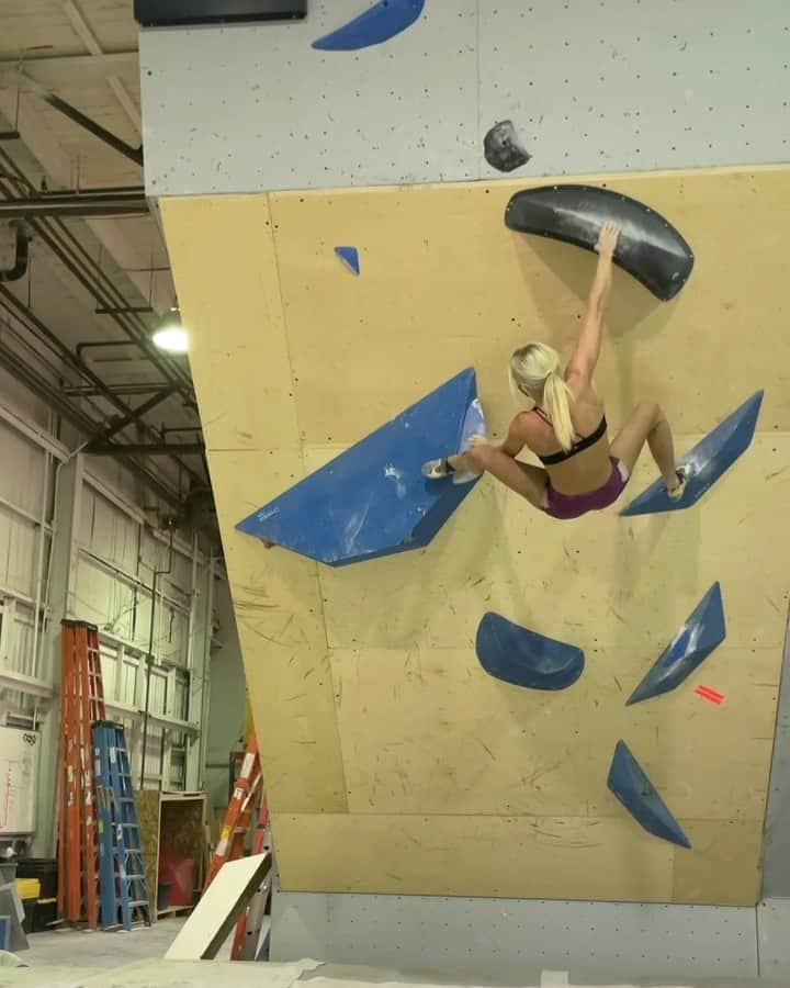 シエラ・ブレア・コイルのインスタグラム：「My favorite @usa_tc boulder I climbed yesterday 😍」