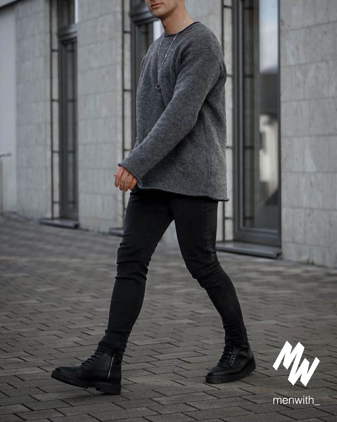 のインスタグラム：「Cool photo of our dear friend @iamluca.z_ 👌🏽 #menwithstreetstyle」