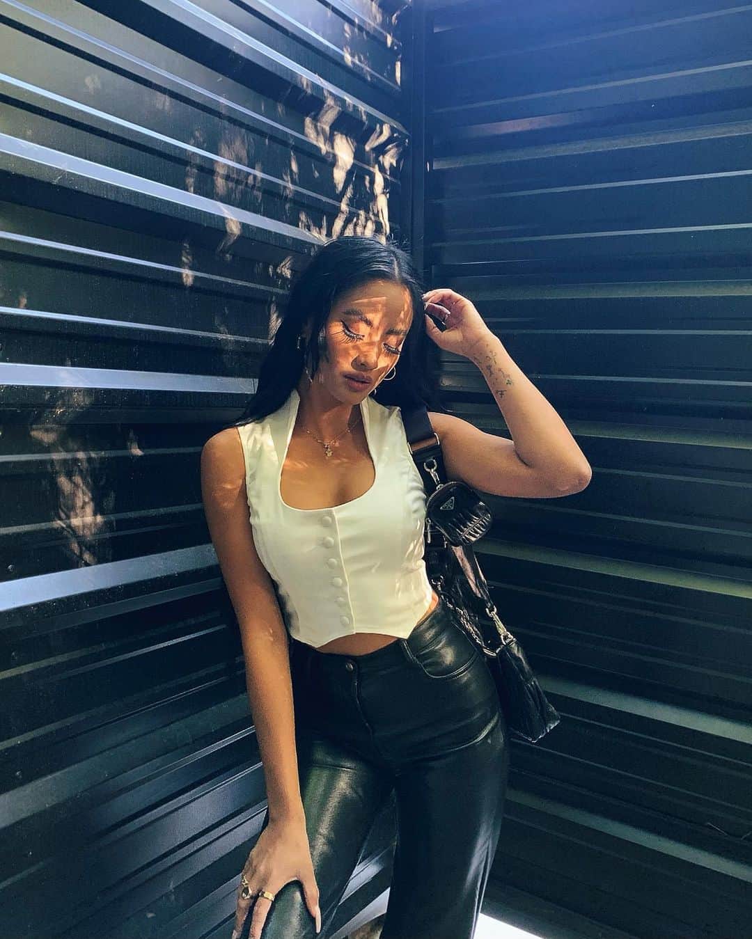 エマリン・エストラーダのインスタグラム：「tell me I’m your national anthem 🗣 @superdown @revolve #revolvewinter」