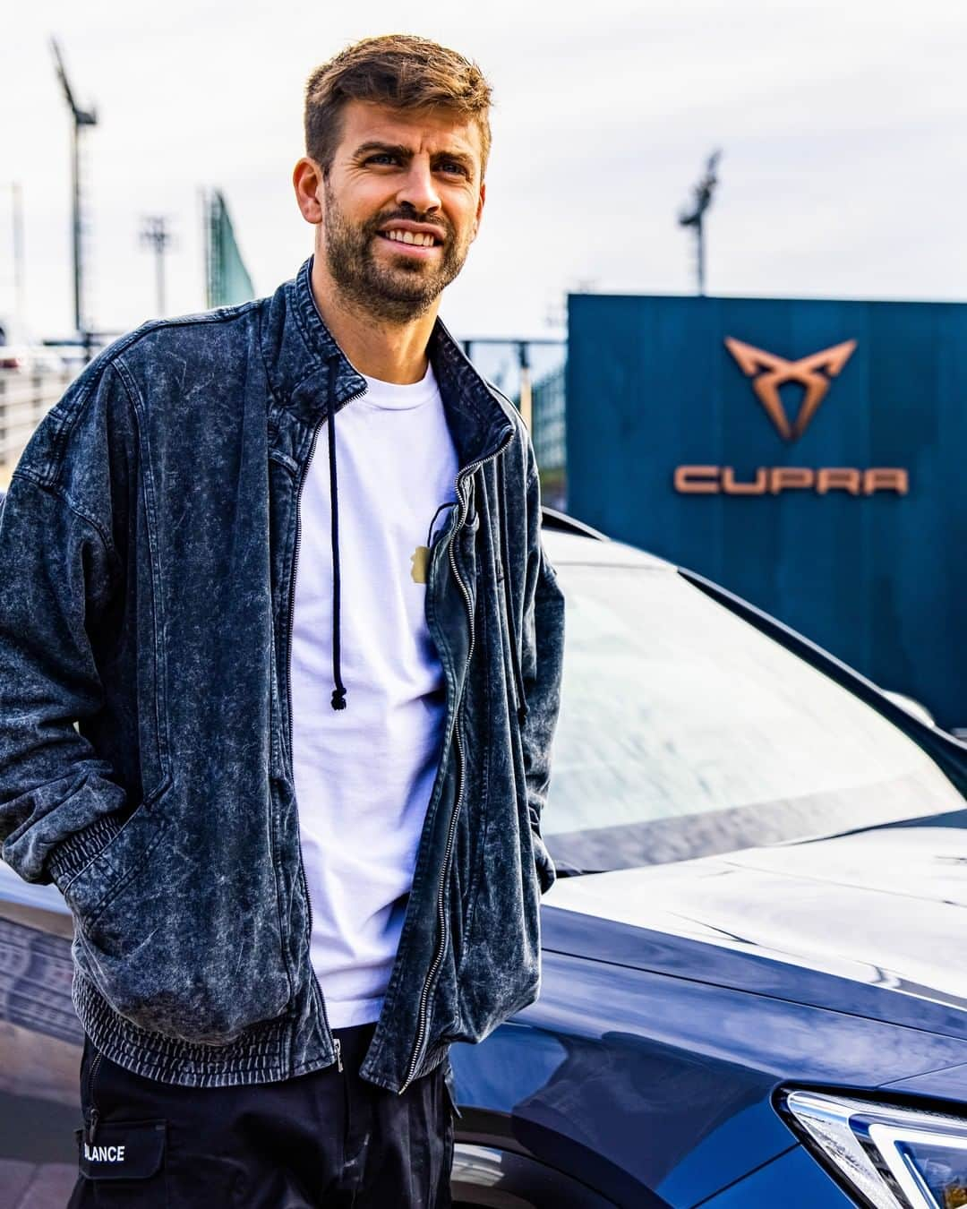 FCバルセロナさんのインスタグラム写真 - (FCバルセロナInstagram)「🚗 The players with their @cupra_official cars」1月21日 4時01分 - fcbarcelona