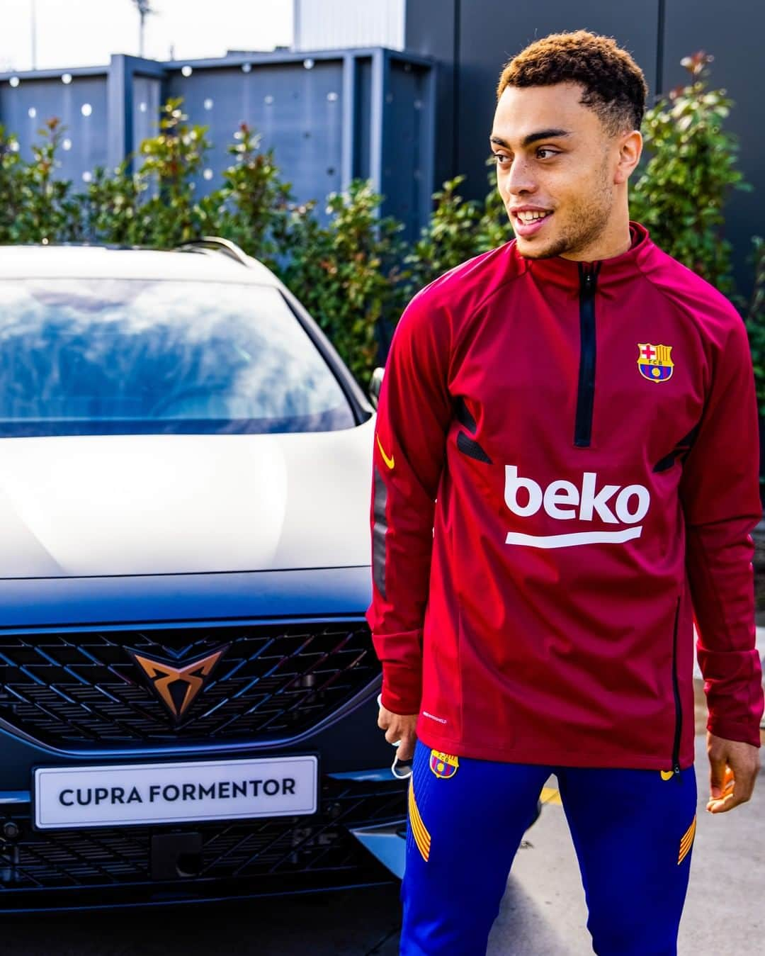 FCバルセロナさんのインスタグラム写真 - (FCバルセロナInstagram)「🚗 The players with their @cupra_official cars」1月21日 4時01分 - fcbarcelona