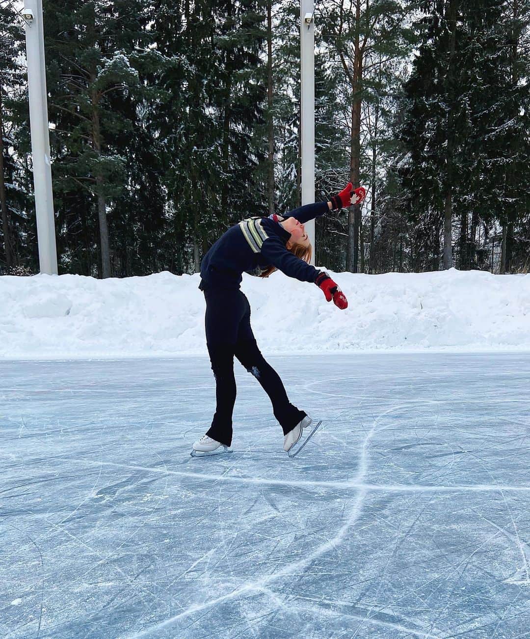 のインスタグラム：「luikkaamassa ☃️」