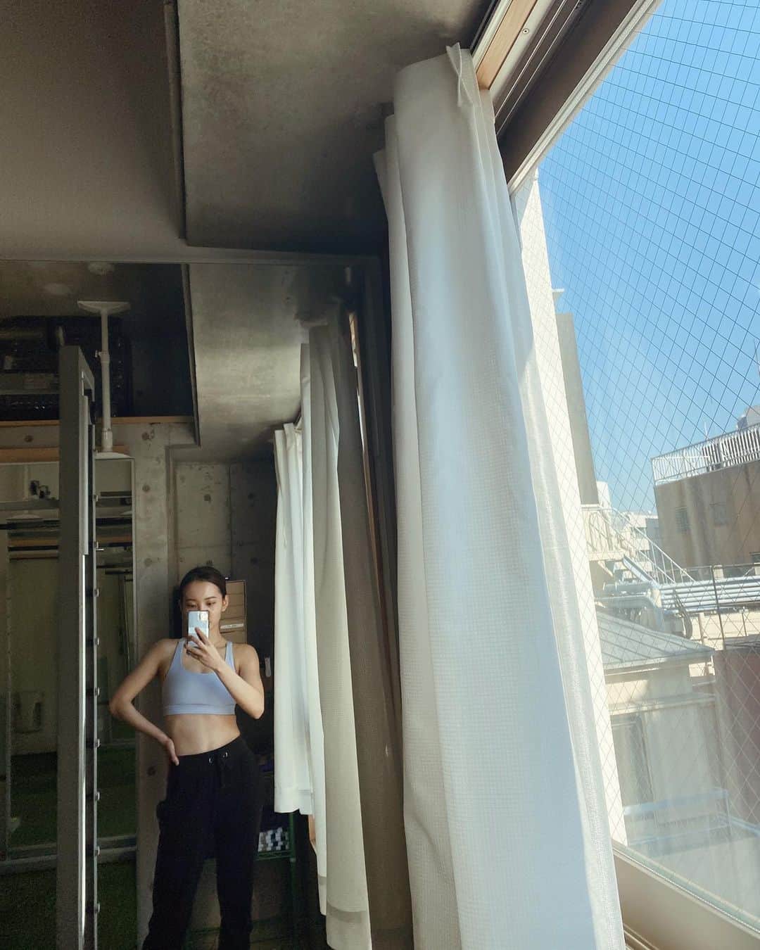 のインスタグラム：「@naiagym_diet_coach  getting a little workout between exams🤍   so ive been trying to focus on my breathing when working out. hopefully ill see a little more progress soon   #ナイアジム #ボディメイク #ワークアウト #フィットネス #トレーニング #トレーニング女子 #ジム #ダイエット #筋トレ #筋トレ女子 #腹筋 #腹筋女子 #オシャレ #ファッション #コーデ #ナイキ #減量 #パーソナルトレーニング #健康 #美人 #美脚 #モデル #ヒップアップ #ヘルシー #新宿 #ダイエットアカウント #プライベートジム」