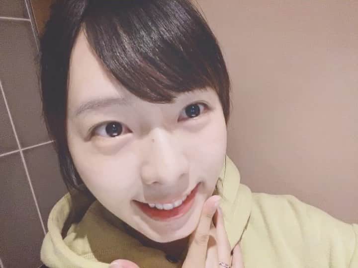 Dewi Chienのインスタグラム：「💚例行保養，能夠素顏肌的原因之一。 #每月的水飛梭 #大衛保養之道」