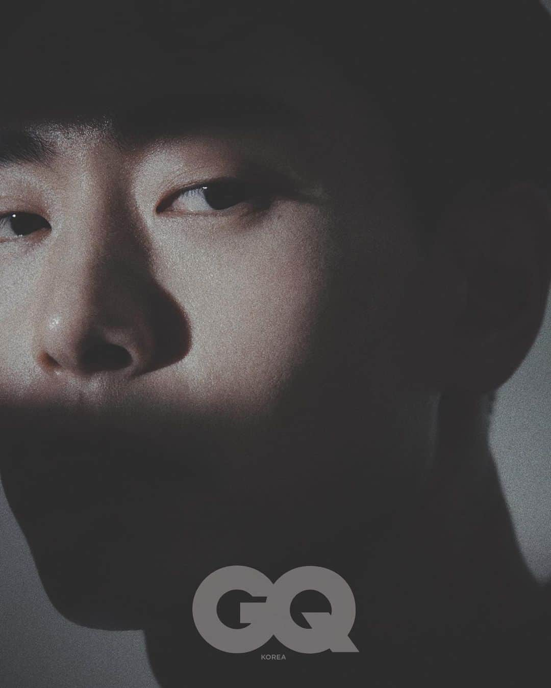 C-JeS エンタテイメントさんのインスタグラム写真 - (C-JeS エンタテイメントInstagram)「@gq_korea 2월호에서 만나보는 @teoyoo  흑백이 만들어주는 더 멋진 무드🖤 유태오만이 완성할 수 있는 화보👍  #씨제스타그램 #cjestagram #teoyoo #유태오」1月21日 13時57分 - cjes.tagram