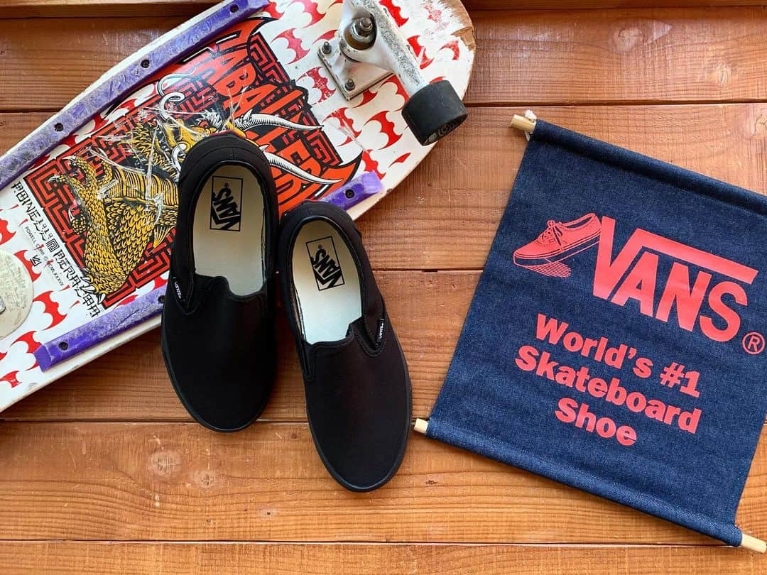 スタンダードカリフォルニアさんのインスタグラム写真 - (スタンダードカリフォルニアInstagram)「Vans Classic Slip-On delivery!  #standardcalifornia #スタンダードカリフォルニア #vans #バンズ #ヴァンズ #sneaker #slipon #スリッポン  #shoes #シューズ #internationalshipping  #overseasshipping」1月21日 14時14分 - standardcalifornia