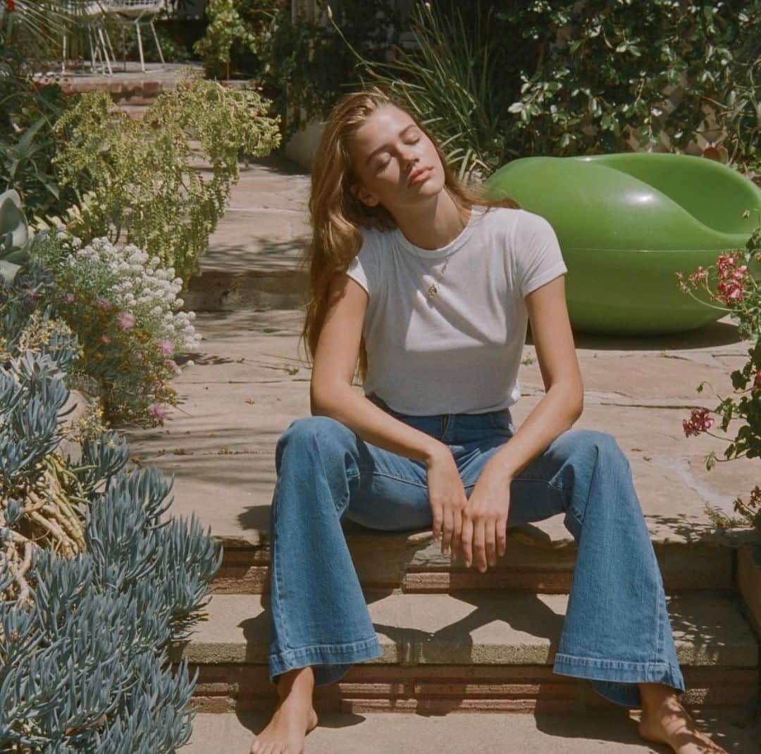 Jack Of All Tradesさんのインスタグラム写真 - (Jack Of All TradesInstagram)「🌍🦋 @rollasjeans 🌴⠀ ⠀⠀ オーストラリアで誕生したデニムブランドROLLA'Sはシンプルでクリーンなシルエット、上品なディテール、最上級のフィット感を提案します。エフォートレスをブランドの軸として、フェミニンでありながらどこかノスタルジックなムードを表現しています。⠀⠀⠀⠀⠀⠀ ⠀⠀⠀ "Dancer off Duty"と題した2021春夏コレクションでは、よりフェミニンなシルエットとソフトなカラーパターンで耽美を追求します。⠀⠀  #21ss #rollasjeans #denim #ローラス #デニム」1月21日 14時26分 - jack_joat