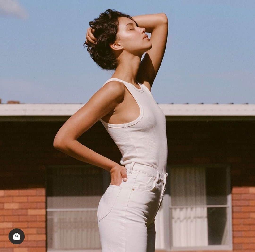 Jack Of All Tradesさんのインスタグラム写真 - (Jack Of All TradesInstagram)「🌍🦋 @rollasjeans 🌴⠀ ⠀⠀ オーストラリアで誕生したデニムブランドROLLA'Sはシンプルでクリーンなシルエット、上品なディテール、最上級のフィット感を提案します。エフォートレスをブランドの軸として、フェミニンでありながらどこかノスタルジックなムードを表現しています。⠀⠀⠀⠀⠀⠀ ⠀⠀⠀ "Dancer off Duty"と題した2021春夏コレクションでは、よりフェミニンなシルエットとソフトなカラーパターンで耽美を追求します。⠀⠀  #21ss #rollasjeans #denim #ローラス #デニム」1月21日 14時26分 - jack_joat