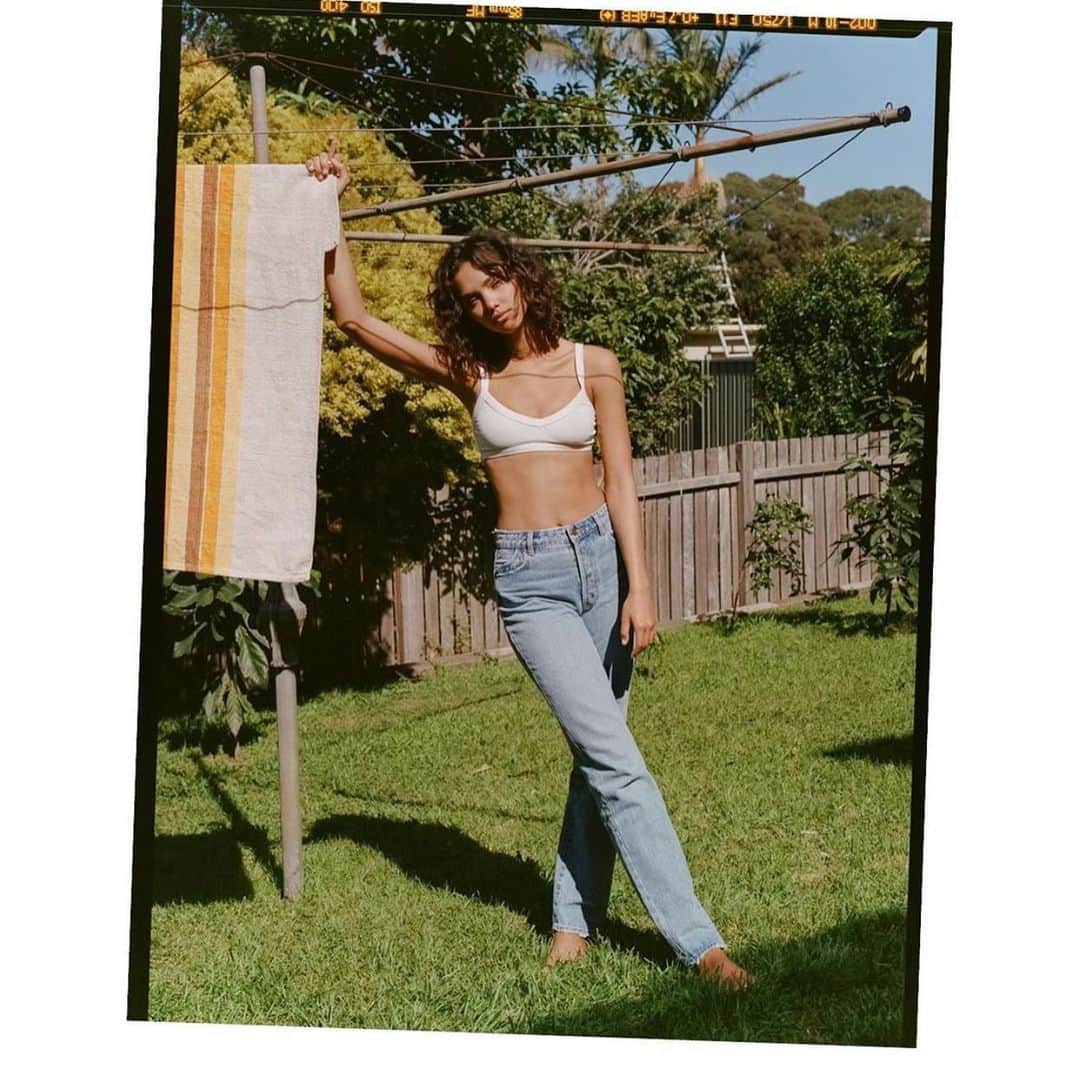 Jack Of All Tradesさんのインスタグラム写真 - (Jack Of All TradesInstagram)「🌍🦋 @rollasjeans 🌴⠀ ⠀⠀ オーストラリアで誕生したデニムブランドROLLA'Sはシンプルでクリーンなシルエット、上品なディテール、最上級のフィット感を提案します。エフォートレスをブランドの軸として、フェミニンでありながらどこかノスタルジックなムードを表現しています。⠀⠀⠀⠀⠀⠀ ⠀⠀⠀ "Dancer off Duty"と題した2021春夏コレクションでは、よりフェミニンなシルエットとソフトなカラーパターンで耽美を追求します。⠀⠀  #21ss #rollasjeans #denim #ローラス #デニム」1月21日 14時26分 - jack_joat