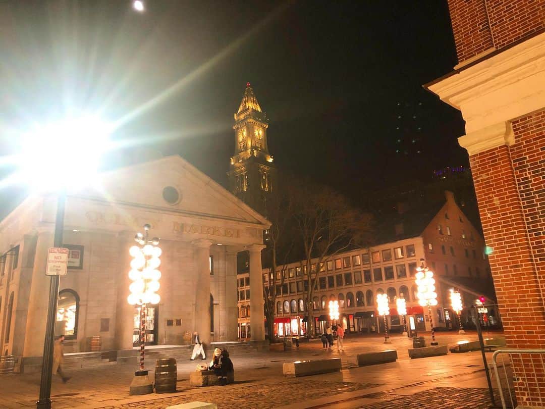 のインスタグラム：「・ In Boston  赤煉瓦の街並みが素敵だったな…。  そして時計台ってどこに行っても雰囲気出て良いね。 ロンドンにも行ってみたい…」