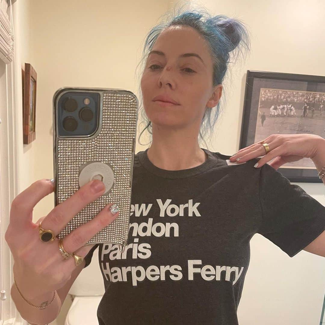 ウィットニー・カミングスのインスタグラム：「You either get it or you don’t」