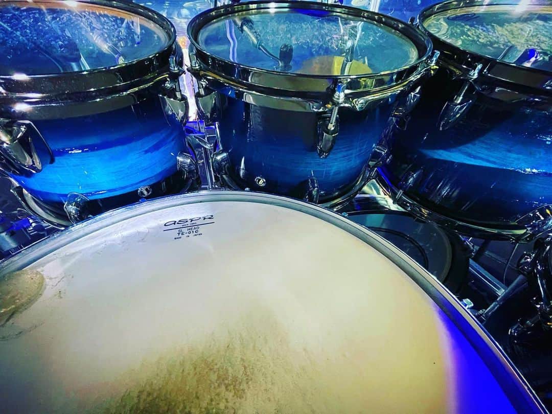 坂東慧のインスタグラム：「ﾘﾊﾘﾊﾘﾊﾘﾊﾘﾊﾘﾊﾘﾊﾘﾊﾘﾊﾘﾊﾘﾊ。 ええ色やのぉ🔥 #yamahadrums #livecustomhybridoak」