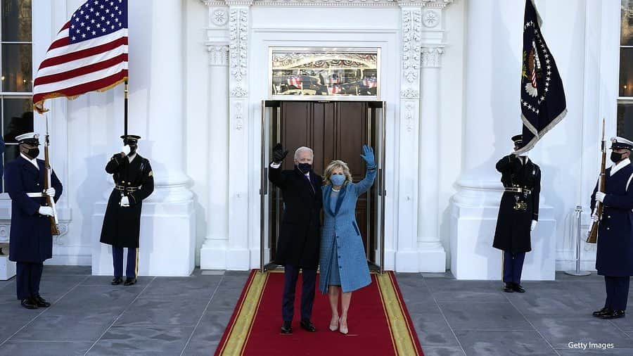 Good Morning Americaさんのインスタグラム写真 - (Good Morning AmericaInstagram)「President Joe Biden and first lady Dr. Jill Biden arrive at the White House following a short procession through the streets of Washington, D.C.   #InaugurationDay」1月21日 6時22分 - goodmorningamerica