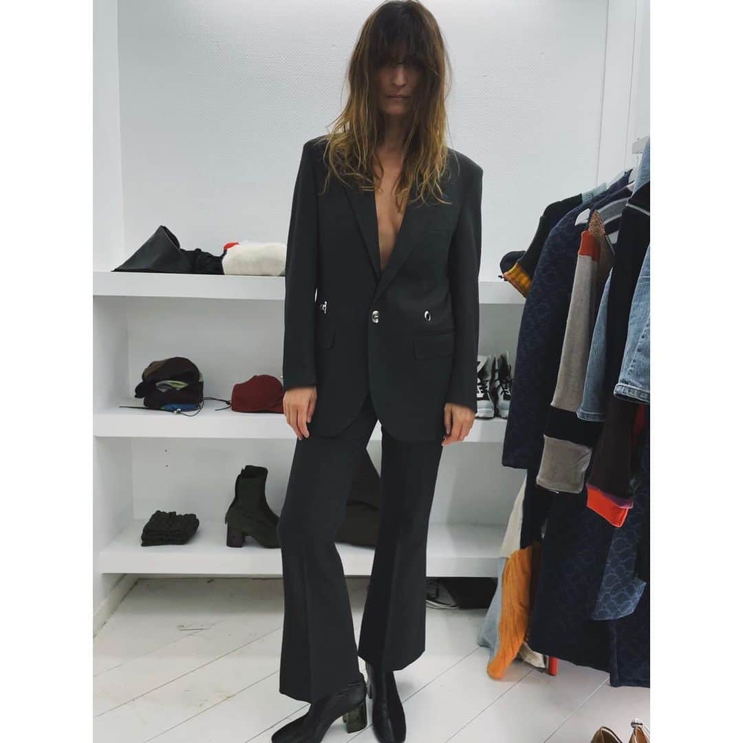 カロリーヌ・ド・メグレのインスタグラム：「@BASSCOUTUR75 Bravo my dear Riad Trabelsi for your Paris Tunis collection! 🇫🇷🇹🇳 Times are tough to create a collection and you rocked it ❤️❤️❤️」