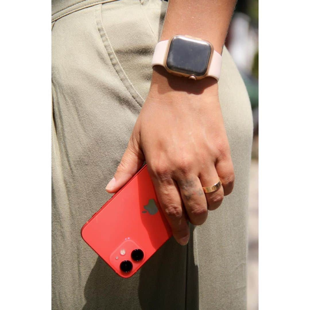 ラリッサ・リケルメさんのインスタグラム写真 - (ラリッサ・リケルメInstagram)「♥️ qué tal este #iphone12mini en color rojo ♥️  Es hermoso 😍 bello ♥️ ideal para regalarle a alguien más que especial♥️ Pueden encontrar en @fercellmall  Sabían que en @fercellmall pueden sacar a crédito ? Súper fácil y rápido ♥️♥️」1月21日 6時23分 - larissariquelme