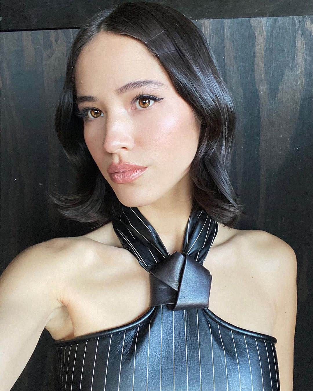 Carolina Gonzalezさんのインスタグラム写真 - (Carolina GonzalezInstagram)「🖤KELSEY🖤 What A Beauty...#today with @kelseyasbille  #stylist @daniellegoldberg  #hair @blakeerik  #makeupCarolinaGonzalez  #CGonzalezBeauty    USING: @111skin Sub-Zero DePuffing Eye Duo  Celestial Black Diamond Cream  Meso Infusion Lip Duo    @armanibeauty  Luminous Silk Hydrating Primer  Neo Nude Foundation 5, 6  Fluid Sheer 7  Luminous Silk Concealer 4.75  A-Contour 21  Lip Pencil 3  Neo Nude Ecstasy Balm 1  Eyes To Kill Mascara Classico    @jasonwubeauty  Jelly Roll HF01 on cheeks  Eyeshadow Palette Flora 9 Desert Rose    @onesize  24-Hour Gel Liner, Point Made Pencil “Bodacious Black”    @houseoflashes   “She Doesn’t Need Much”    @weleda_usa  Skin Food on the body」1月21日 6時28分 - cgonzalezbeauty