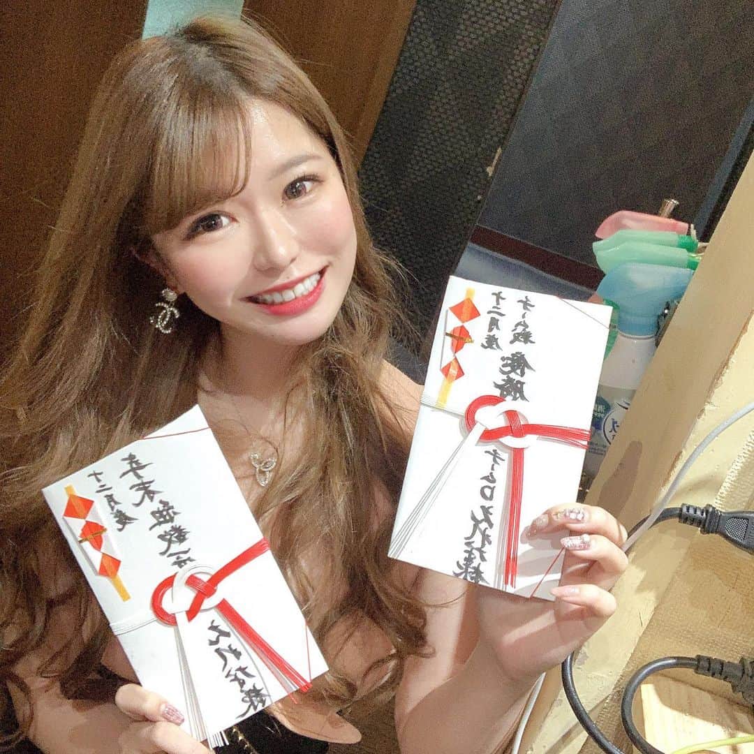 のインスタグラム：「. 皆さまの応援とお力添え のお陰です🙇‍♂️🙇‍♂️💓 ありがとうございます💓 @club__iris . 大阪府大阪市中央区東心斎橋2-3-17 パピヨンビルB1F . Club IRIS 愛咲 えれな  . #愛咲えれな #きゃばきゃば #美女と野獣　#キャバ嬢 #iris #キャバクラ #クラブ #ミナミ #北新地 #宗右衛門町 #ポケパラ #指名 #えれな #シャネル #バースデーイベント #シャンパン #アルマンド #踊れるキャバ嬢 #踊れるキャバ嬢といえばえれな #イリス #ホステス #いいね返し #キャバ #ソウメイジャパン #ベルロゼ　#クラブイリス #黒髪ロング #フォロー増やしたい」