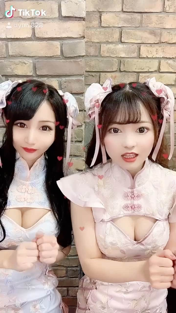 向日葵めいのインスタグラム：「#🐼#💙#💗#🎵#🇨🇳  @yunpika828 まゆさんと💋  #TikTok#そんなやつやめチャイナ#チャイナアドバイス#もう私の虜になっチャイナ #祇園#祇をん#夜華#クラブ#ニュークラブ#キャバクラ#キャバ嬢#ローブドフルール#robedefleurs#チャイナドレス#チャイナドレスコスプレ」