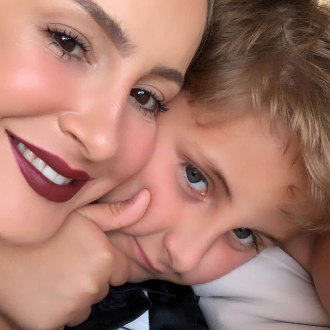 Claudia Leitteのインスタグラム：「Meu neném tá fazendo 12 anos! Muita pizza! Muito brigadeiro! Muito amor! Quando ele nasceu, tornei-me mãe. Obrigada, Deus, pela vida do meu filho lindo, que vai ser o homem que o SENHOR sonhou, vai ter vida longa e saudável, há de realizar todos os lindos sonhos que tem e espalhar amor pelo mundo! Eu sei! Verei! Amém! PARABÉNS, DAVI! TE AMO!」