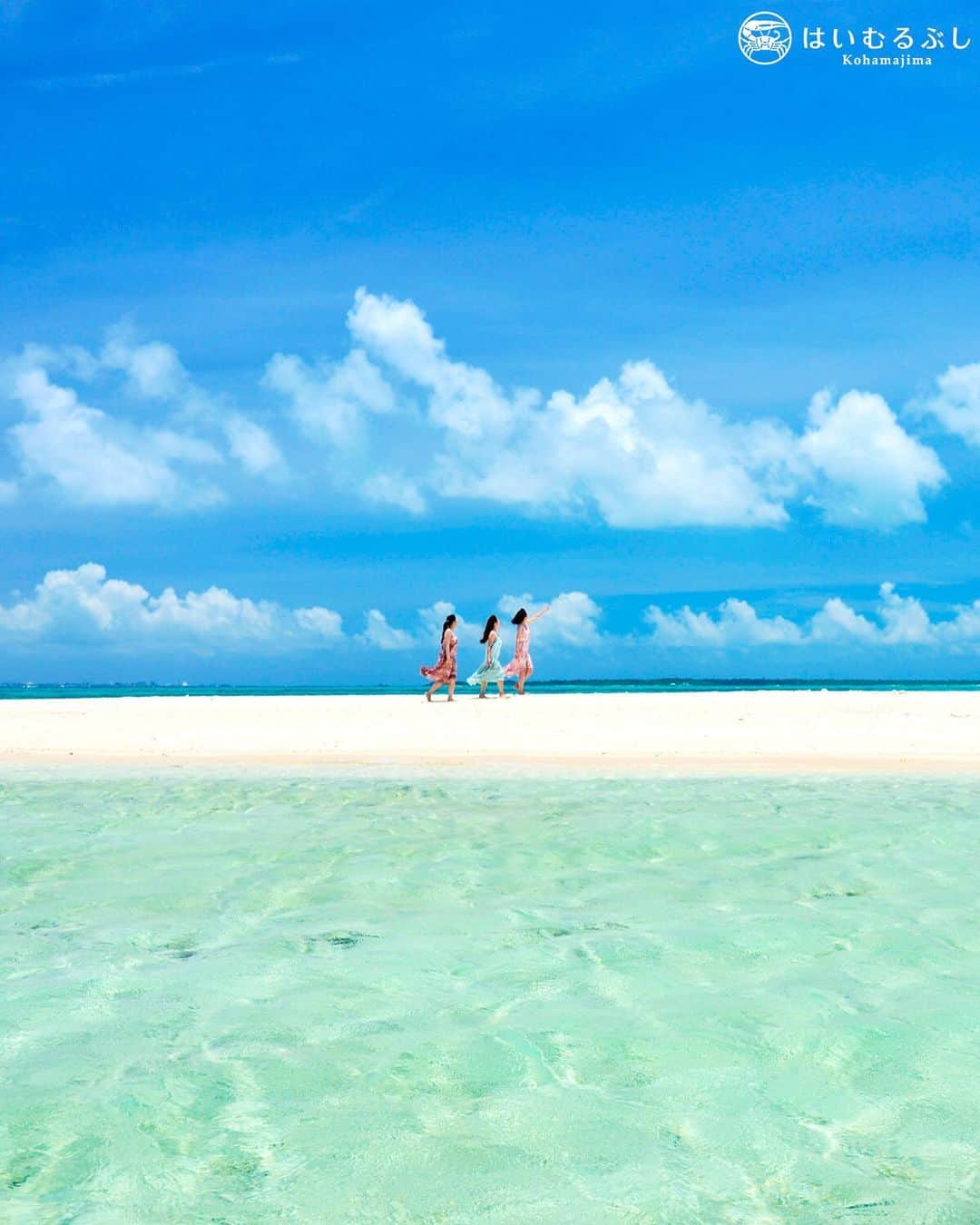 HAIMURUBUSHI はいむるぶしさんのインスタグラム写真 - (HAIMURUBUSHI はいむるぶしInstagram)「小浜島・はいむるぶしから癒しの風景をお届けします。 ティダ(太陽)が燦々と照る真っ白な砂浜を素足で歩く心地よさ… 空も海も青く煌めき、美しい世界に心が躍ります。 #沖縄 #八重山諸島 #浜島 #幻の島 #砂浜 #海 #空 #小浜島 #リゾート #ホテル #はいむるぶし #japan #okinawa #beach #bluesky #bluesea #hamajima #kohamajima #resort #hotel #haimurubushi」1月21日 7時04分 - haimurubushi_resorts