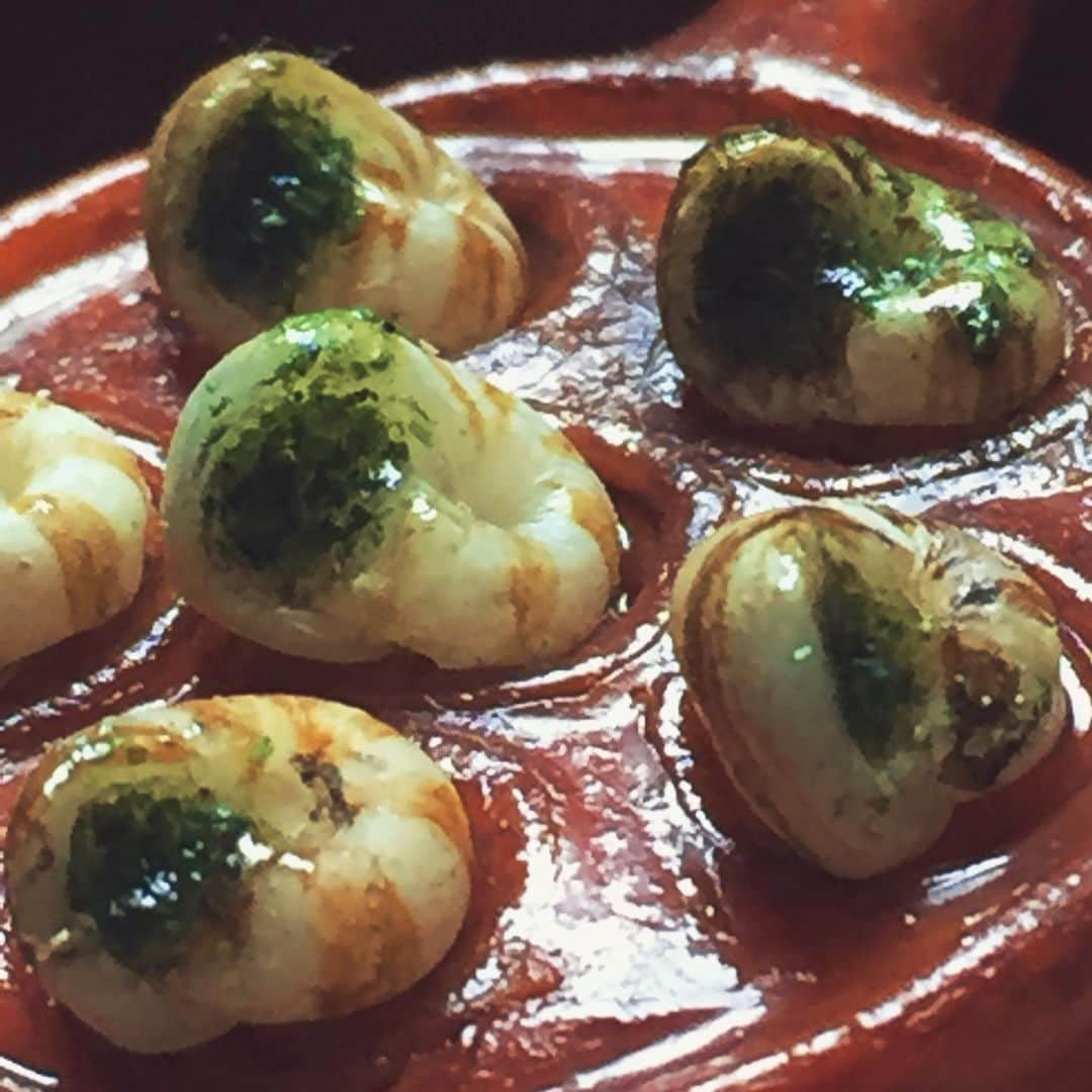 萩谷幹のインスタグラム：「過去作品  #エスカルゴ #escargot #les escargots #miniaturefood  #miniature  #樹脂粘土 #カタツムリ」