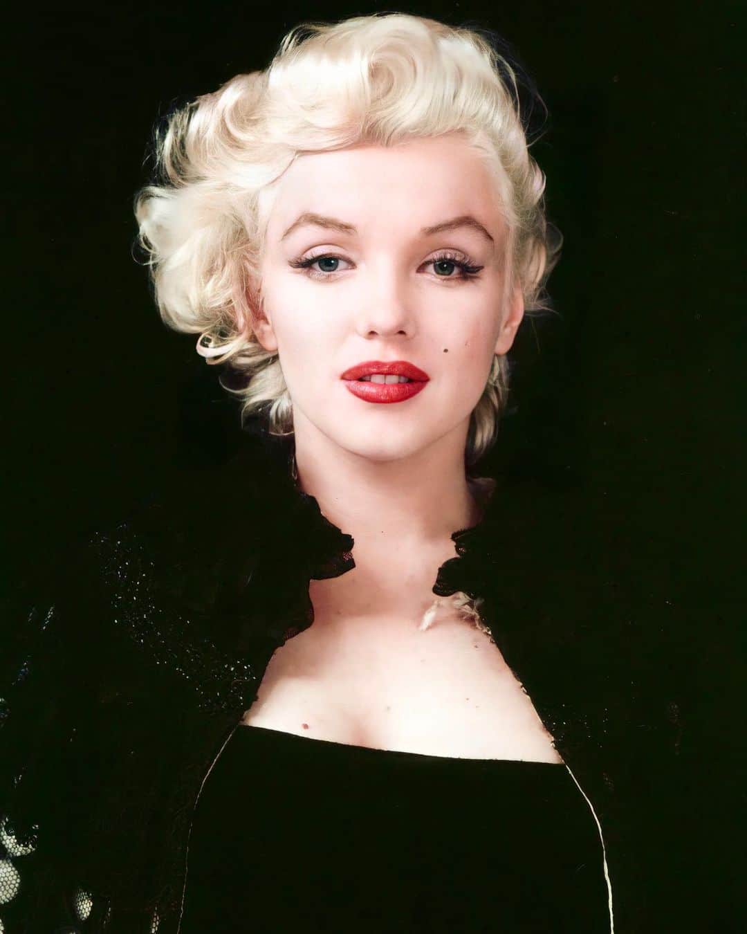 マリリン・モンローのインスタグラム：「Gorgeous Marilyn photographed by Milton Greene in 1955 🖤 #marilynmonroe」