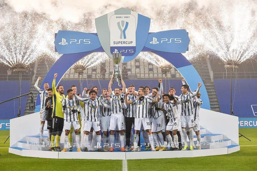 マタイス・デ・リフトのインスタグラム：「Italian Super Cup 🏆🇮🇹 Bravi ragazzi 👏 #ForzaJuve ⚪⚫ #SUPERJUVE」