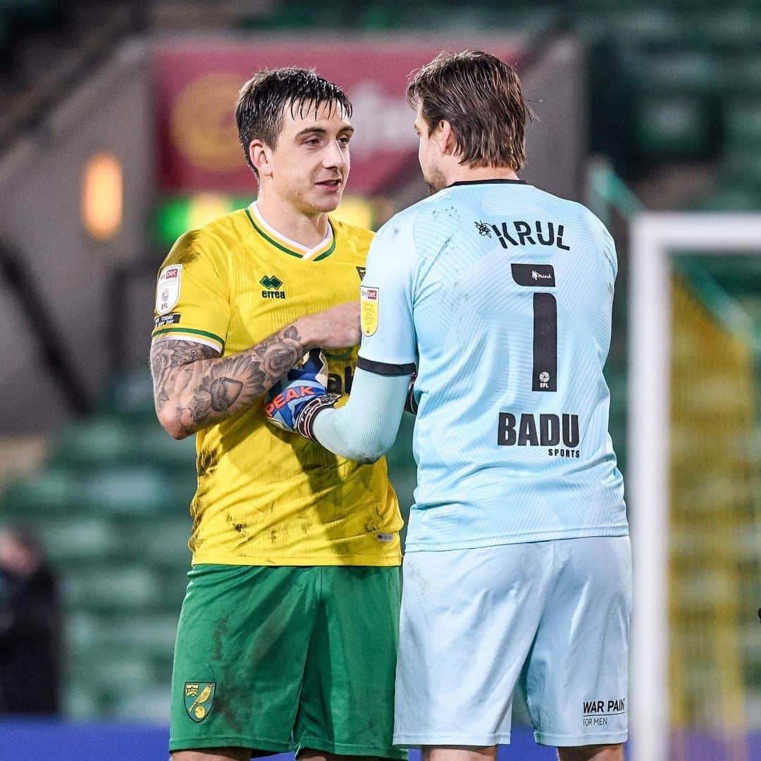 ティム・クルルのインスタグラム：「Great performance from the boys.. +3 And buzzing for @jordan_hugill couple of goals 💪🏻🔰#21toGo」