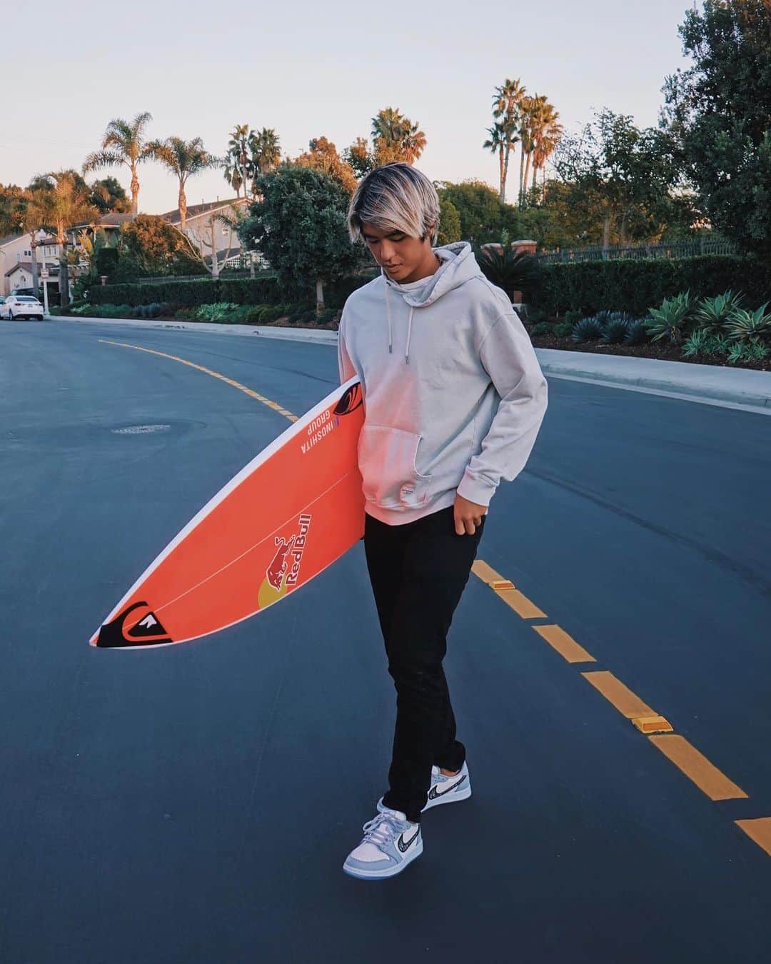五十嵐カノアのインスタグラム：「Back in HB to charge the batteries and get ready for the rest of the year 🥶」