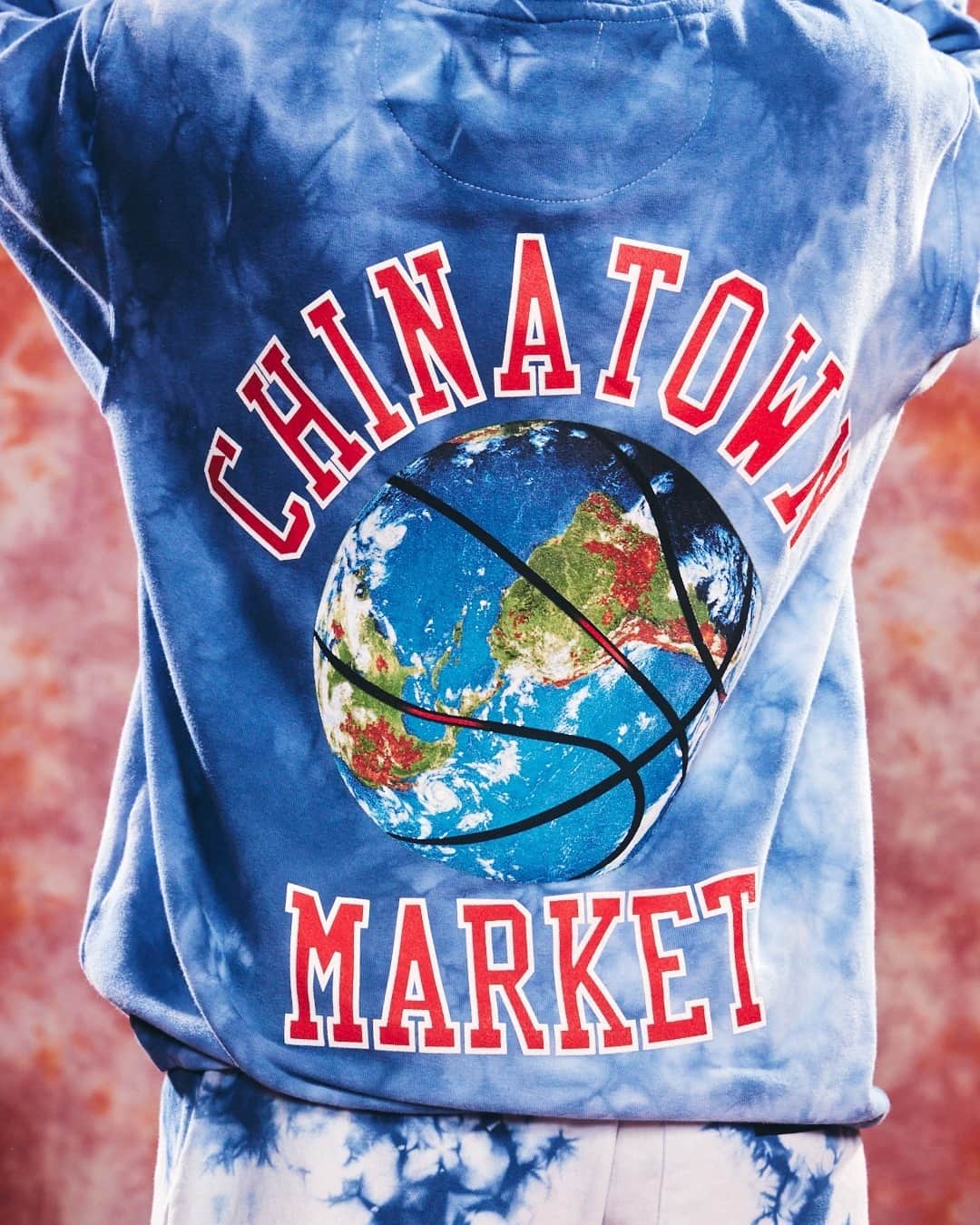 のインスタグラム：「The World is Yours. 🏀 🌎  @chinatownmarket」