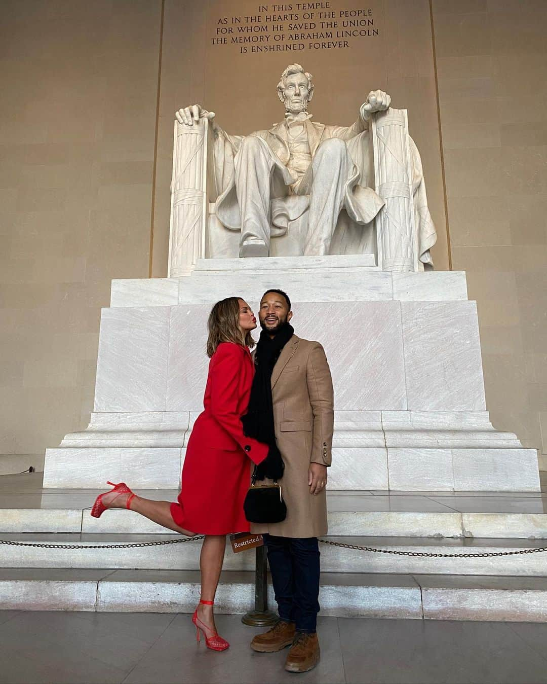 ジョン・レジェンドさんのインスタグラム写真 - (ジョン・レジェンドInstagram)「We feel very grateful to be a part of this moment ❤️🇺🇸」1月21日 8時03分 - johnlegend