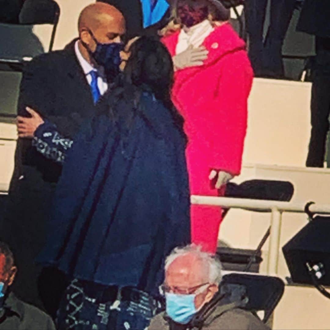 ロザリオ・ドーソンのインスタグラム：「Grateful for the honor and privilege of witnessing herstory unfold beside my loves... 1-20-2021.」