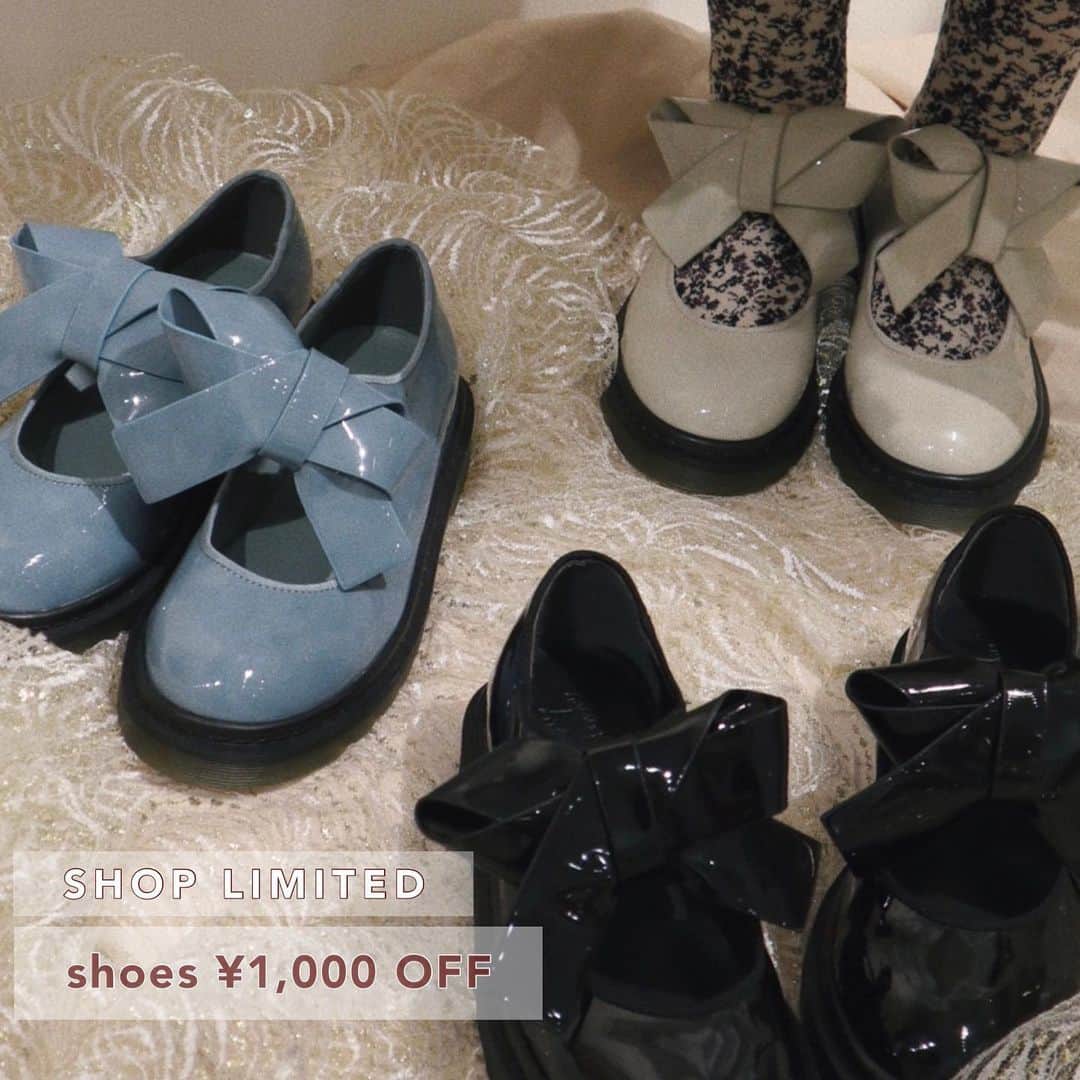 のインスタグラム：「【 shop limited ! 】  ㅤㅤㅤㅤㅤㅤㅤㅤㅤㅤㅤㅤㅤ 1/22 (fri) ~ 1/24 (sun)  直営店にて、 ms passport 会員様限定 新作shoesが¥1,000 OFF !! ㅤㅤㅤㅤㅤㅤㅤㅤㅤㅤㅤㅤㅤ さらに、 1/21 (thu) ~ 1/25 (mon)  SALE item 2BUY 定価より50% OFF !! ㅤㅤㅤㅤㅤㅤㅤㅤㅤㅤㅤㅤㅤ 只今ラフォーレ原宿店では、 GRAND BAZAR 開催中！ 週末フェア詳細は明日公開致します❤︎ ㅤㅤㅤㅤㅤㅤㅤㅤㅤㅤㅤㅤㅤ 各店コロナ感染予防対策をし運営しております。 ご無理のない程度でご来店お待ちしております。 ㅤㅤㅤㅤㅤㅤㅤㅤㅤㅤㅤㅤㅤ また、店舗通販も行っております。 ms passport 会員様fairは、 会員番号をスタッフにお伝えください。 同様の価格にてご対応させていただきます。  ㅤㅤㅤㅤㅤㅤㅤㅤㅤㅤㅤㅤㅤ ▼ 店舗通販お問い合わせ先 新宿店　03-3351-9028 池袋店　03-5954-8166 梅田店　06-6371-1380 名古屋店　052-684-8864 ㅤㅤㅤㅤㅤㅤㅤㅤㅤㅤㅤㅤㅤ ㅤㅤㅤㅤㅤㅤㅤㅤㅤㅤㅤㅤㅤ #merryjenny #メリージェニー  #2020aw #winter #surrealisme」