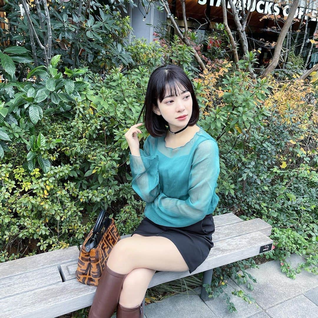 谷岡美沙紀さんのインスタグラム写真 - (谷岡美沙紀Instagram)「おはよ🥱  幼馴染がしばらく家に来てるんだけど 桃鉄やったりNetflix見たりで夜更かしが とっても多い…。笑 これが彼氏だったら幸せだなあなんて 妄想なんてしたりして、、🥸  tops…… @momentplus.official  skirt…… @grl_official  boots…  @re_rz   です🙆‍♀️  ﻿ ﻿ ﻿ ﻿ ﻿ #ボブヘアー#セルフメイク#カラーメイク #コーデ#ヘアアレンジ#ootd﻿ #ショートヘア#セルフィー#ナチュラルメイク#メイク#裸眼メイク#ビジョビ#ヘアアレンジ動画#作品撮り#黒髪ボブ#かきあげ前髪 #l4l #makeup#portrait#port#make#hair#model#giri #ootn #selfie #좋아요반사#팔로우미#맞팔#셀스타그램」1月21日 8時36分 - misakitanioka_official