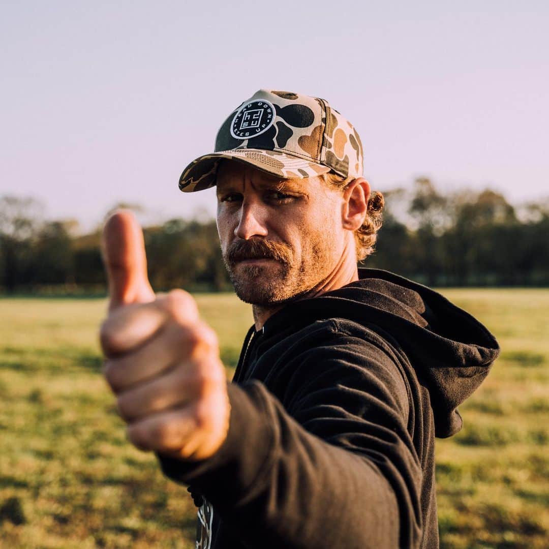チェイス・ライスのインスタグラム：「New year. New president. This new start has me thinkin back on one thing, the fact that I lived an entire year with a mustache. How’d y’all let me do that😂  📸: @kaisercunningham」
