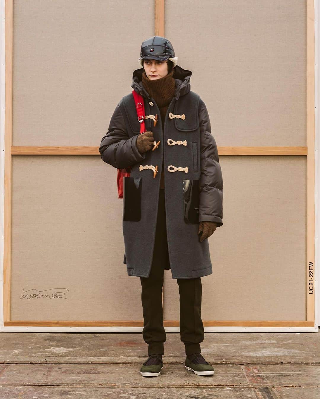 HYPEBEASTさんのインスタグラム写真 - (HYPEBEASTInstagram)「@hypebeaststyle: @undercover_lab has unveiled its stylized lookbook for Fall/Winter 2021. The collection showcases zipper-laden bomber jackets, reworked overcoats, and parkas emblazoned with Markus Akesson’s paintings. Layered atop are wool cardigans, graphic intarsia sweaters, and a variety of slim trousers. @eastpak lends its storage skills to a host of deep-pocketed jackets. A new @nike collaboration is also revealed in the form of the Dunk High. Take a full look at UNDERCOVER's SS21 offerings by hitting the link in bio.⁠⠀ Photo: UNDERCOVER」1月21日 9時11分 - hypebeast