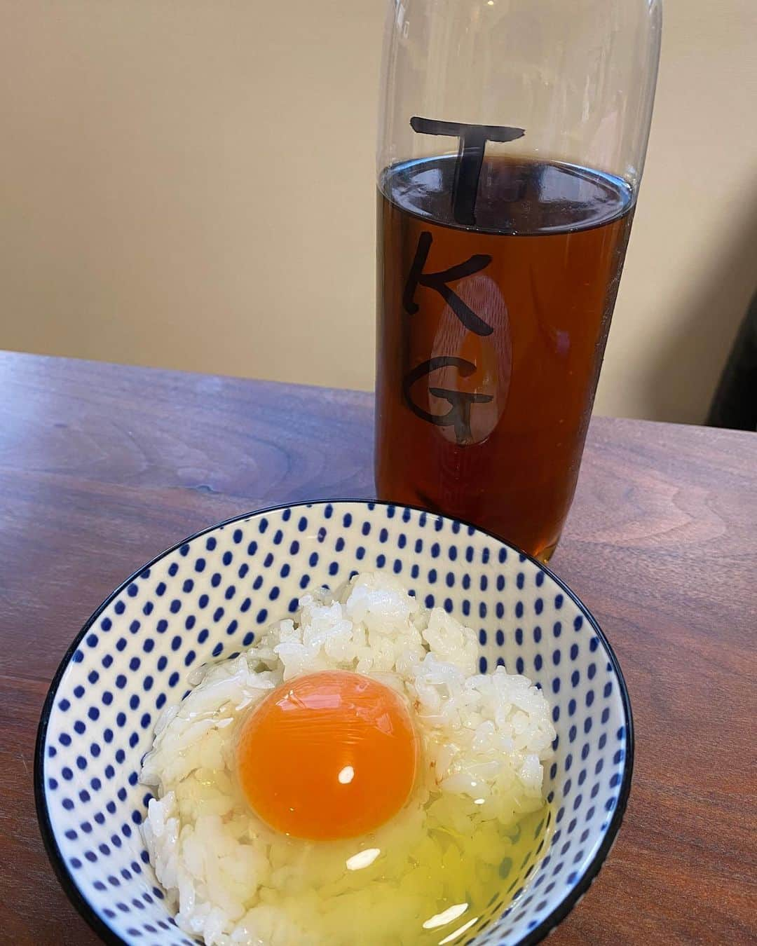 宮下純一さんのインスタグラム写真 - (宮下純一Instagram)「今日の朝食は究極のTKG🥚卵は長野の濃厚玉子と @kouki.matsudaaaa さんから分けていただいたお店のTKGダレ😍これがあればどんなご飯でも究極のTKGになります！#tkg #究極たまごかけご飯 #らぁめん専門さだ #凄い玉子」1月21日 9時34分 - junichi1017