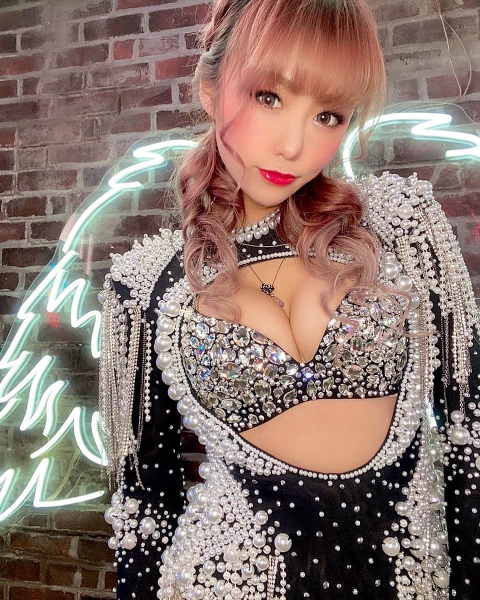 のインスタグラム：「早起きは三文の徳🦋 きっとそう、、でもねむい、、、 . . . 二度寝してもいい？？？ . . . .  . #エンタメ活動を止めない #バーレスク東京 #スーパーバーレスク #オージェネの逆襲 #OGCA #むちむち #おしり  #性感内衣 #蜷川実花 #扎心了 #좋아요 #일본 #photooftheday」