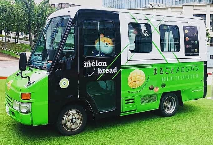 のインスタグラム：「🍈お知らせ🍈  ２月に予定していた近畿地方への「全国まるごとメロンパン号キャラバン」は、延期させて頂くことになりました。  本当に残念ですが、いつの日か安心安全に、皆さんとお会いできる日を楽しみにしています✨  皆さま、どうぞご自愛くださいませ💕  #MIU404 #MIU404感謝祭 #全国まるごとメロンパン号キャラバン  #メロンパン号」