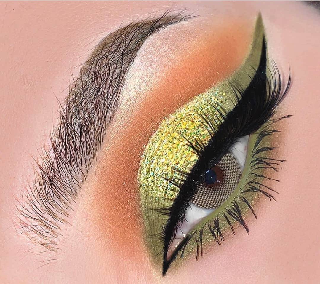 the Balmのインスタグラム：「Such a 🔥 look by @marisolbautistaa and not that we’re biased or anything, but look at that winged liner!! 💯 😉   #thebalm #thebalmcosmetics #eyeliner #beauty #glam」