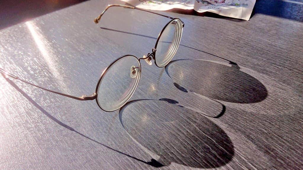 古谷健太さんのインスタグラム写真 - (古谷健太Instagram)「「うわ、お前の影サングラスやんけ〜！」って同じクラスの色んな眼鏡にイジられてそう  #影」1月21日 15時21分 - koyaken_radio