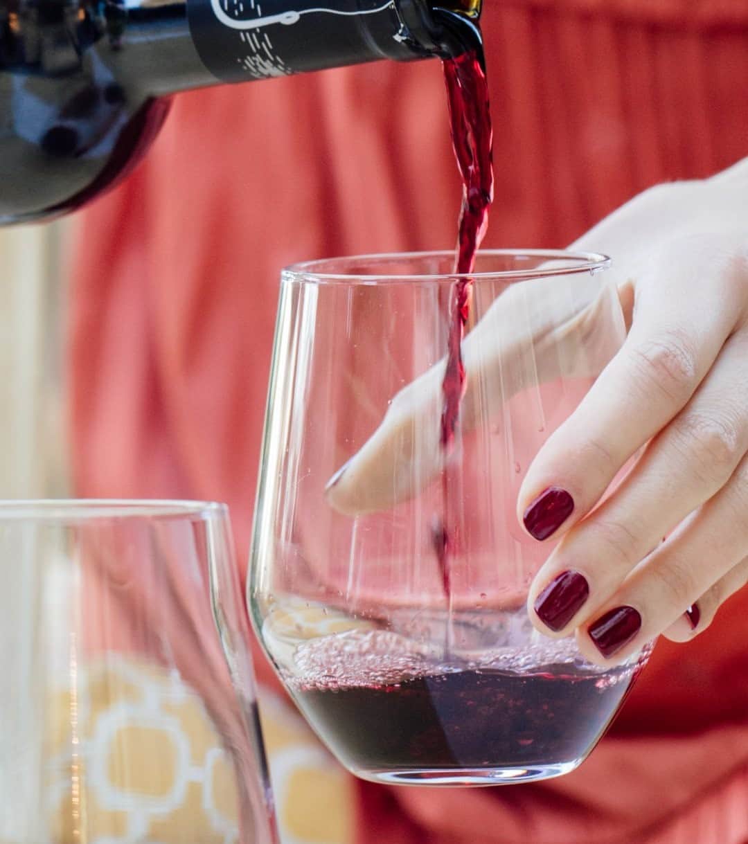 OPIさんのインスタグラム写真 - (OPIInstagram)「#RedWine and #RedNails, a duo that never fails.  Shade: #MalagaWine  #40YearsofColor #ColorIsTheAnswer #RedMani #ValentineNails #TrendyNails #ValentineMani #NailTrends #NailGoals #notd #NailsOfInstagram #DIYNails #NailInspo #DarkNails #DarkMani」1月21日 10時00分 - opi